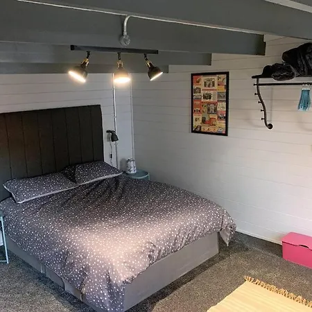 Cosy, Self-Contained Garden Room In City Centre! Hereford Buitenkant foto