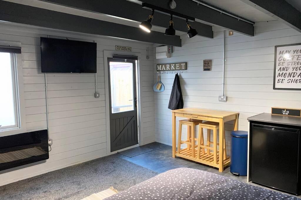Cosy, Self-contained Garden In Centre! *